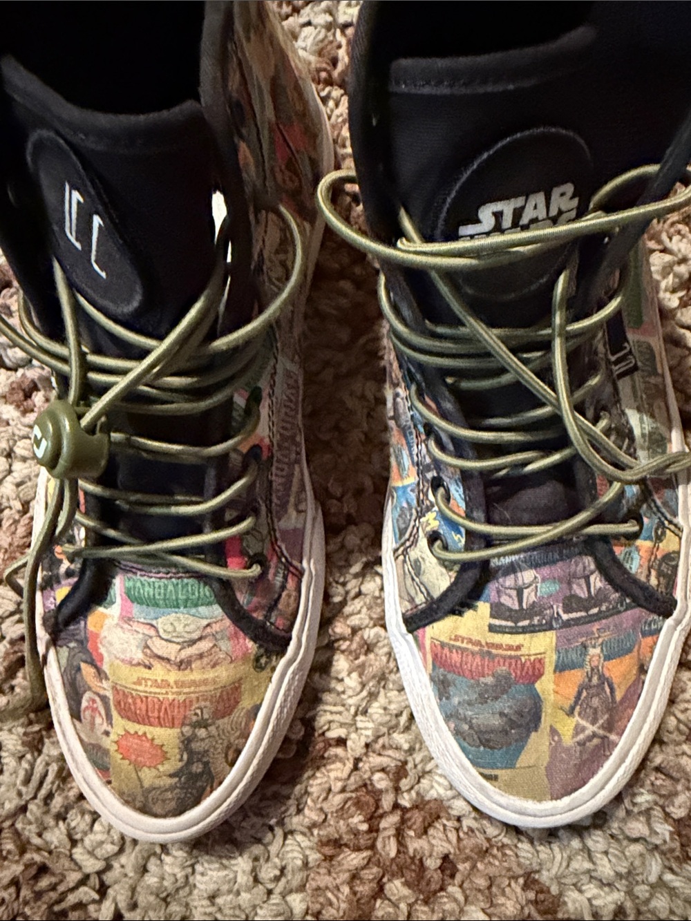 Star Wars unisex Comic-Print High-Top Sneakers in Black, Green, Beige